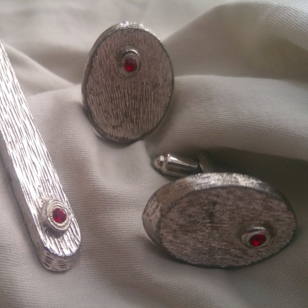 Cuff Links and Tie Bar